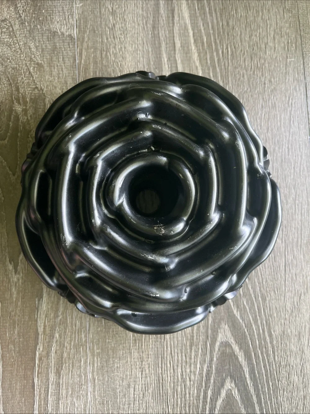 Nordic Ware Black Rose-Shaped Heavy Aluminum  Cast Cake Mold Pan -